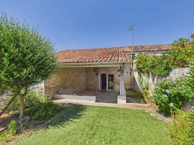 Maison pleine de charme avec jardin. — photo du bien