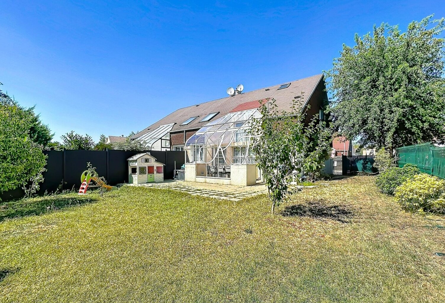 maison FAMILIALE avec 4 chambres — photo 1