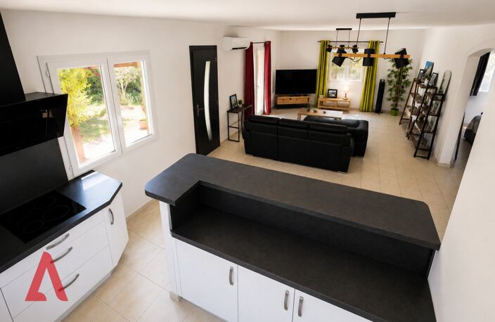 CAUSSINIOJOULS  PROPRIÉTÉ RARE AVEC MAISON, GÎTE INDÉPENDANT, PISCINE ET 1 470 M² DE TERRAIN  UN VÉRITABLE HAVRE DE PAIX  359.000 — photo 3