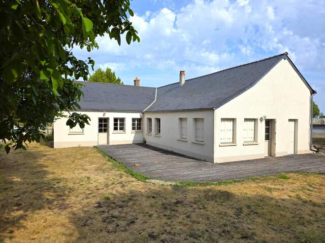 Maison de bourg, sa vie de plain-pied, ses 6 chambres et son terrain en coeur de village ! — photo du bien