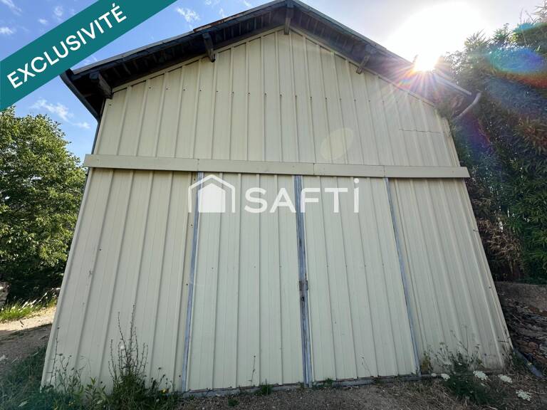 Grand Garage dans le centre de Mazé-Milon — photo 1
