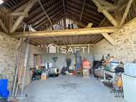 Grand Garage dans le centre de Mazé-Milon — photo 2