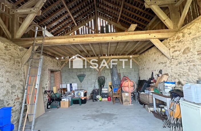 Grand Garage dans le centre de Mazé-Milon — photo 2