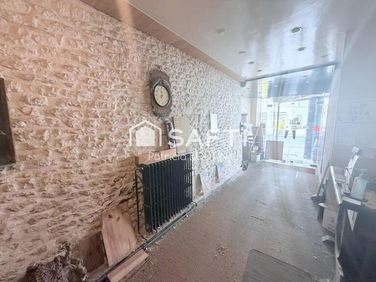 IMMEUBLE DE 3 LOGEMENTS + LOCAL COMMERCIAL AU CENTRE VILLE DE NIORT — photo 1