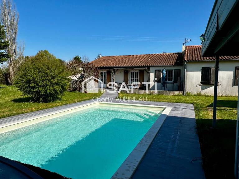 À vendre Maison de plain-pied avec piscine et grand terrain — photo 1