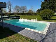 À vendre Maison de plain-pied avec piscine et grand terrain — photo 3