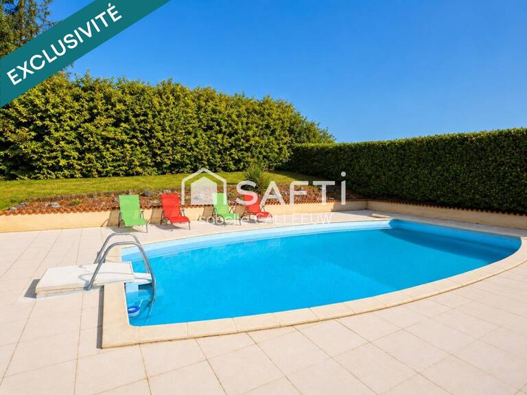 Deux maisons sous un même toit : piscine, 2 400 m² et DPE C, à 3 km de Chalais — photo 1