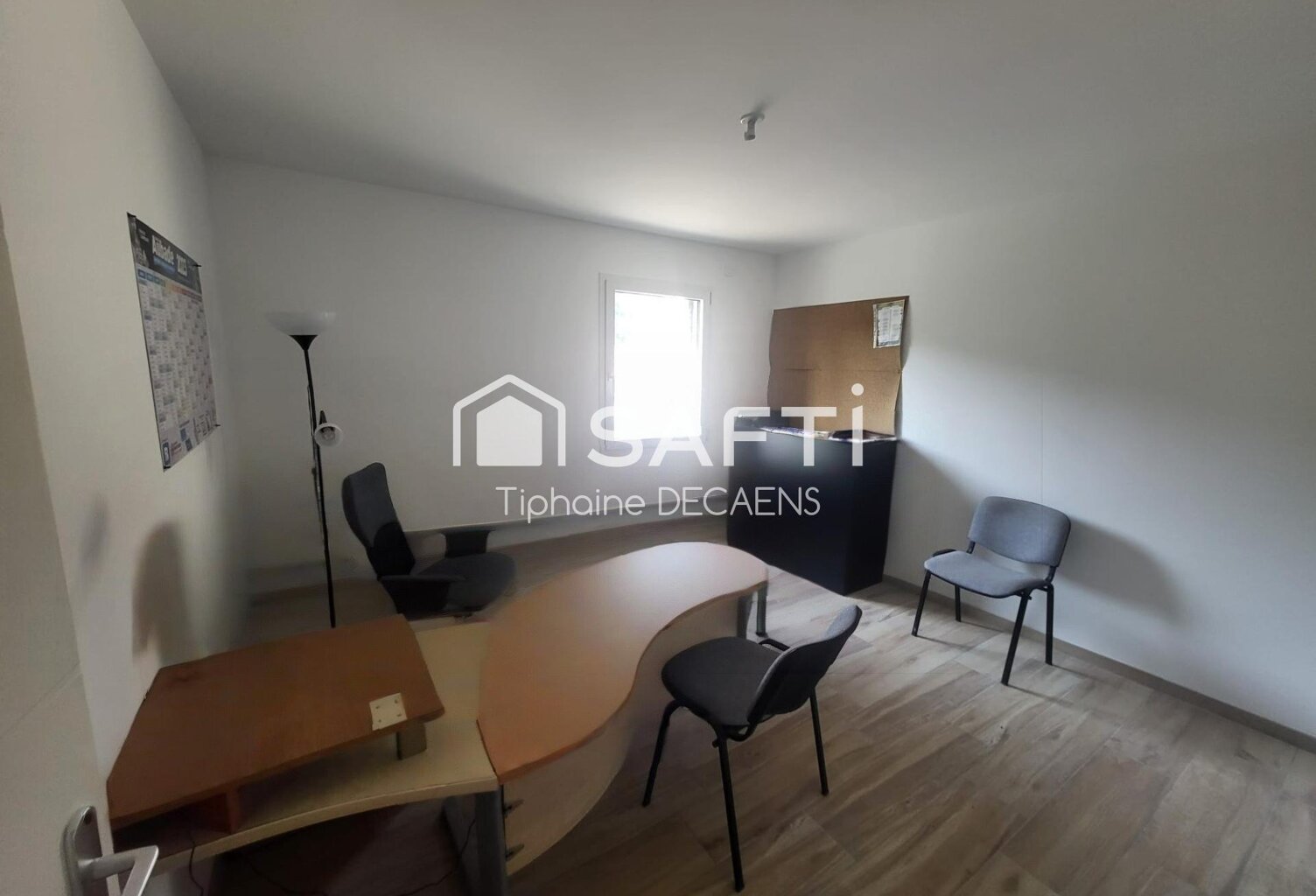 bureaux de disponible location de 1 / 2 ou 3 bureaux possible tous au meme etage (R+1), partie commune en RDC et WC a chaque niveaux — photo 1