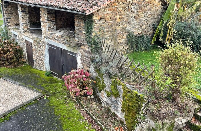 Ensemble  en pierre  , maison d'amis et grange  incluses ! — photo 3