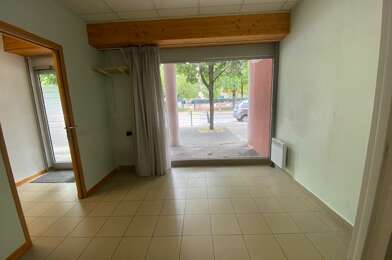 Commerce 3 pièces 1235 €