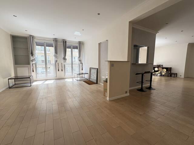 Avenue Paul Doumer – Appartement 5 pièces, 3 chambres, parking + une chambre de service — photo du bien