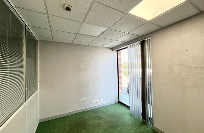 LOCAL PROFESSIONNEL / COMMERCIAL 77 M² ? BLAGNAC — photo 3