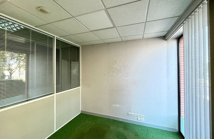 LOCAL PROFESSIONNEL / COMMERCIAL 77 M² ? BLAGNAC — photo 4