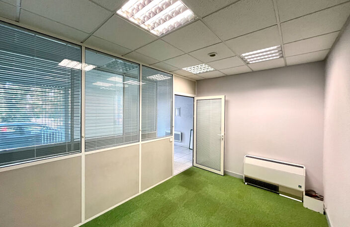 LOCAL PROFESSIONNEL / COMMERCIAL 77 M² ? BLAGNAC — photo 5