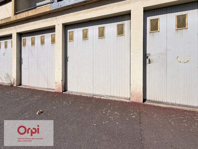 Parking À Louer — photo du bien