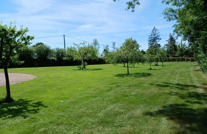 Maison de charme de 100 M2, 5 pièces 3 chambres avec une piscine et annexe sur un terrain de 4700 M2 à BONNEVILLE LA LOUVET (14) — photo 5