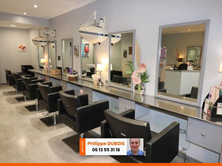 SALON DE COIFFURE A VENDRE A ROCHEFORT (17) — photo 1