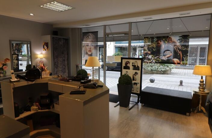 SALON DE COIFFURE A VENDRE A ROCHEFORT (17) — photo 2