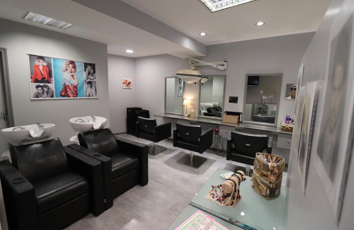 SALON DE COIFFURE A VENDRE A ROCHEFORT (17) — photo 3
