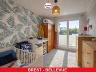 FINISTERE - Brest (29200) - A VENDRE - APPARTEMENT 74M² - 3 CHAMBRES - BALCON - CAVE - DALLE BETON - ASCENSEUR - COMMERCES A PROXIMITE — photo 3