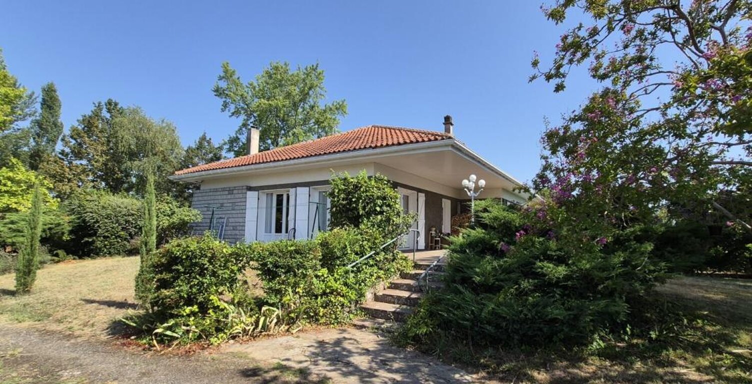 À vendre, Trie-sur-Baïse, Hautes-Pyrénées : Belle villa rénovée comprenant 4 chambres, atelier, garage, des terrasses et une piscine, nichée au cœur d'un joli jardin de 2 941 m². Emplacement idéal, à quelques pas des commerces — photo 1