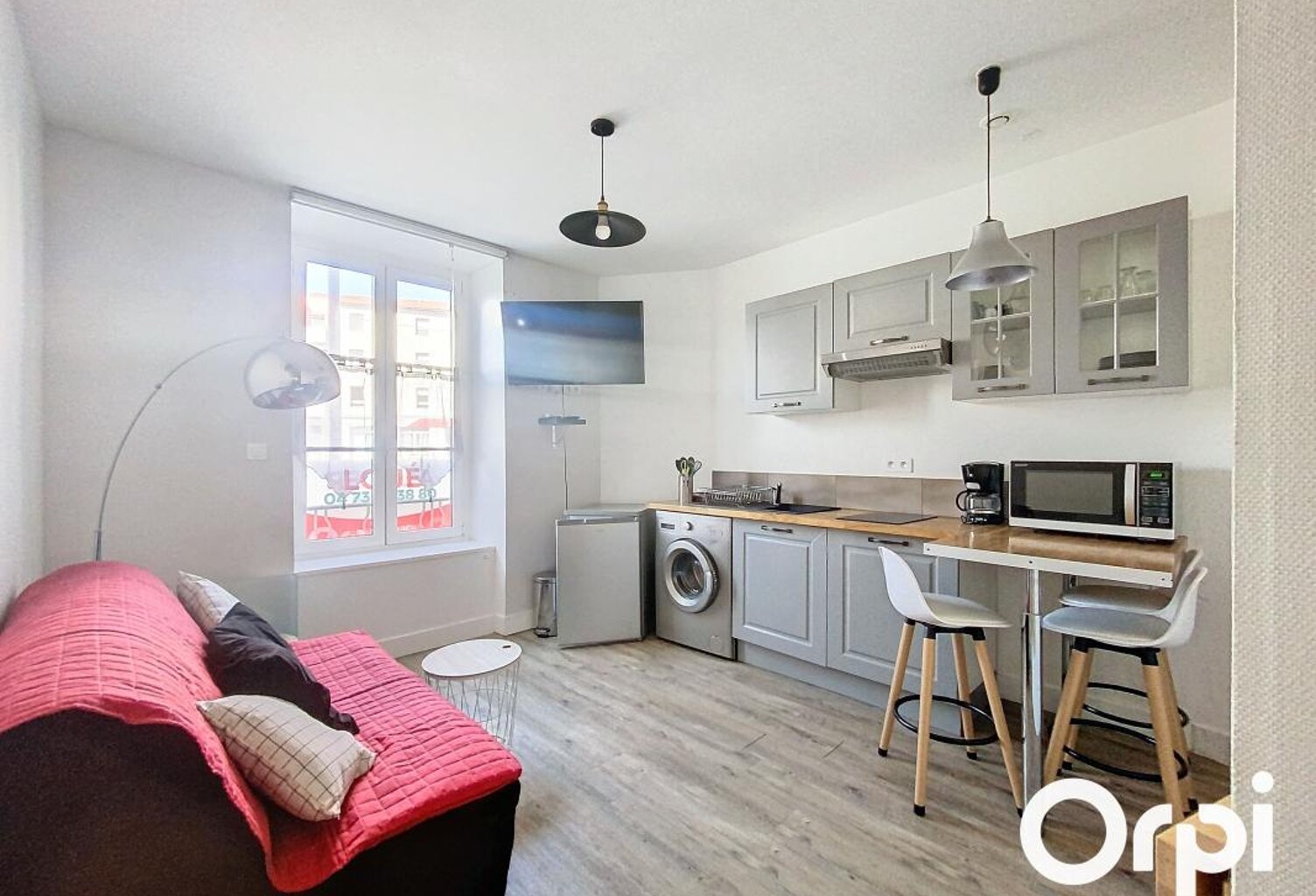 Ce lot de copropriété est astucieusement configuré en deux appartements indépendants, un studio et un T1bis. Faibles charges de copropriété — photo 1