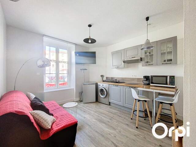 Ce lot de copropriété est astucieusement configuré en deux appartements indépendants, un studio et un T1bis. Faibles charges de copropriété — photo du bien