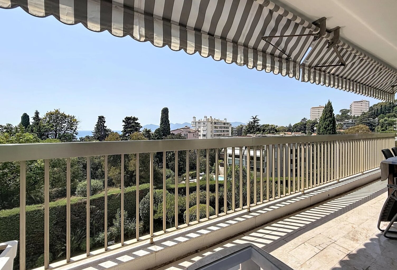 CANNES BAS CROIX DES GARDES -  GRAND 3P - VUE MER & VERDURE - TE — photo 1