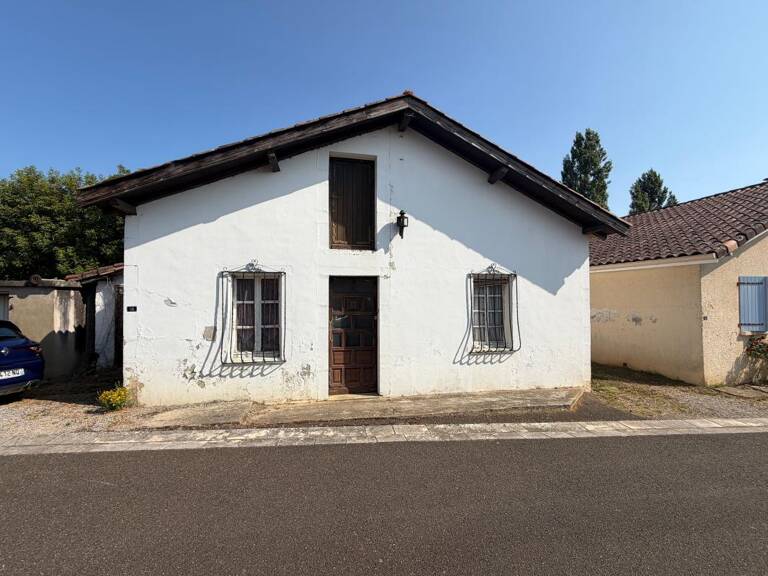 Maison à rénover en totalité avec jardin — photo 1