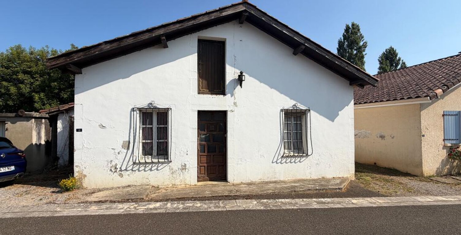 Maison à rénover en totalité avec jardin — photo 1