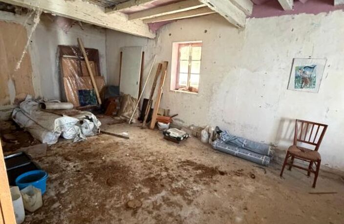 Maison à rénover en totalité avec jardin — photo 5