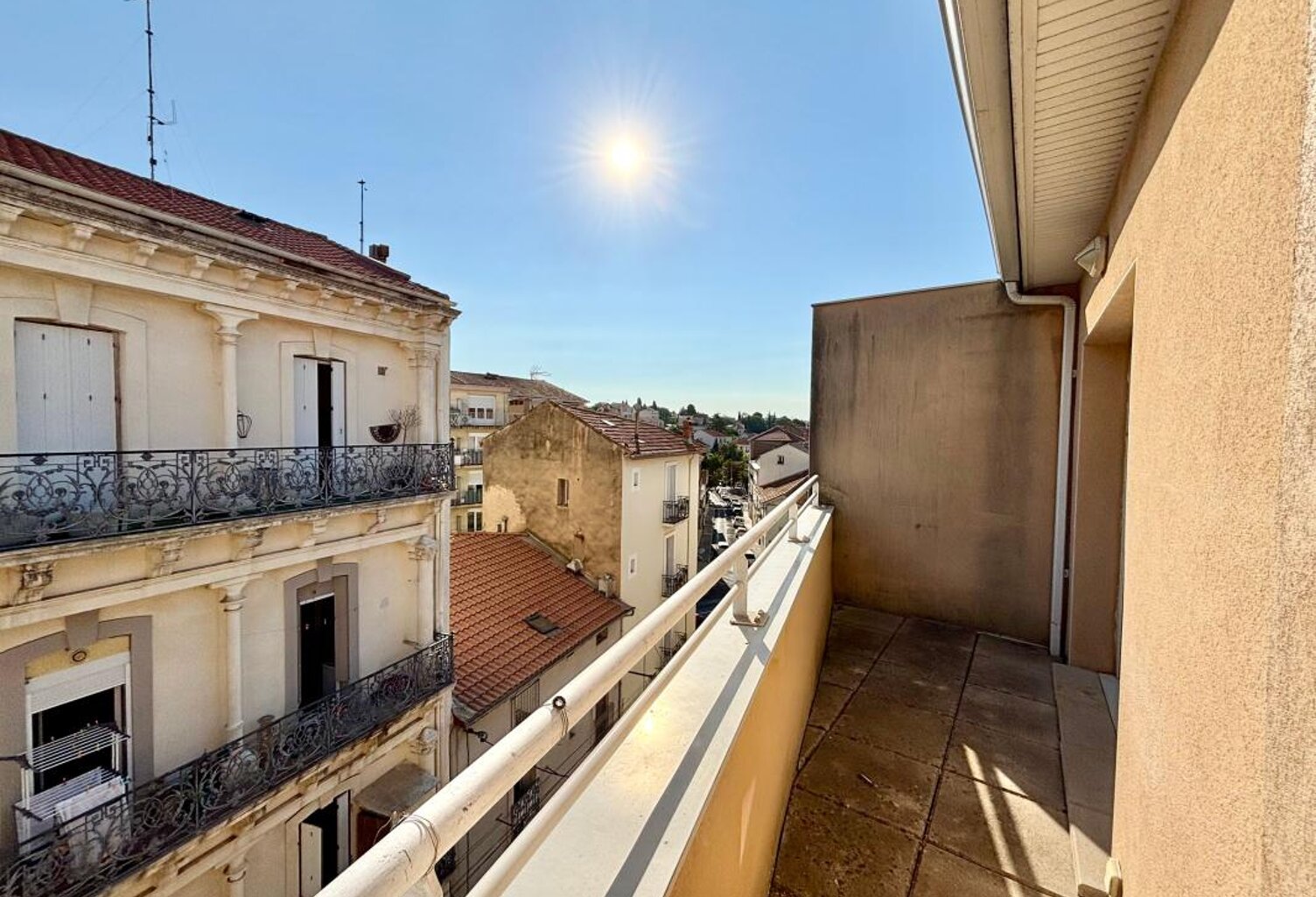 APPARTEMENT T2 TERRASSE PARKING DERNIER ÉTAGE — photo 1