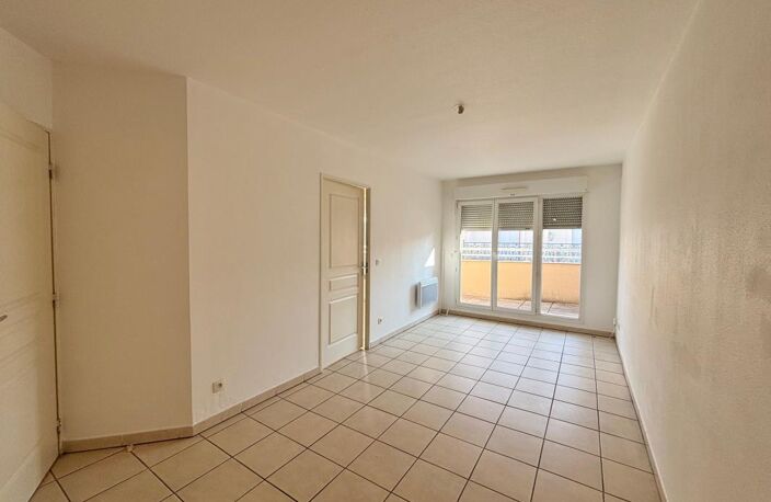 APPARTEMENT T2 TERRASSE PARKING DERNIER ÉTAGE — photo 2