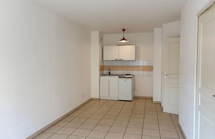 APPARTEMENT T2 TERRASSE PARKING DERNIER ÉTAGE — photo 3