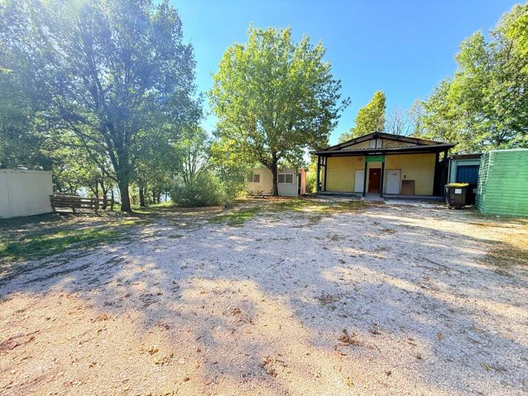 Bien Commercial À Vendre — photo 1