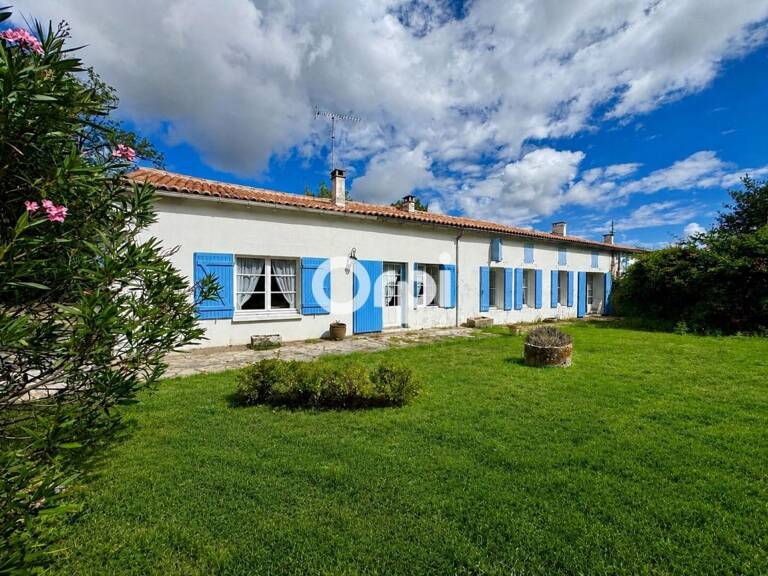BREUILLET - MAISON CHARENTAISE - 260m² - 5900m² parcelle — photo 1