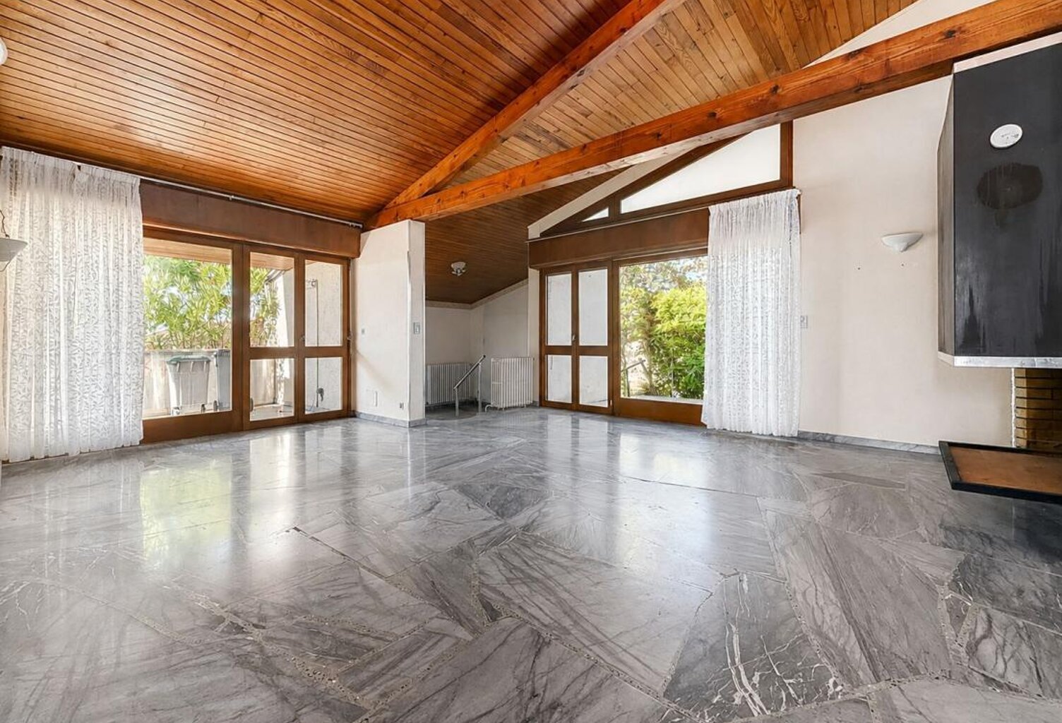 Maison d’architecte lumineuse avec 3 chambres, bureau, sous-sol et terrain de 964 m² — photo 1