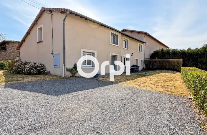 Corps de ferme avec 1 000 m² de dépendances et 3 ha attenants à Haute Rivoire — photo 3