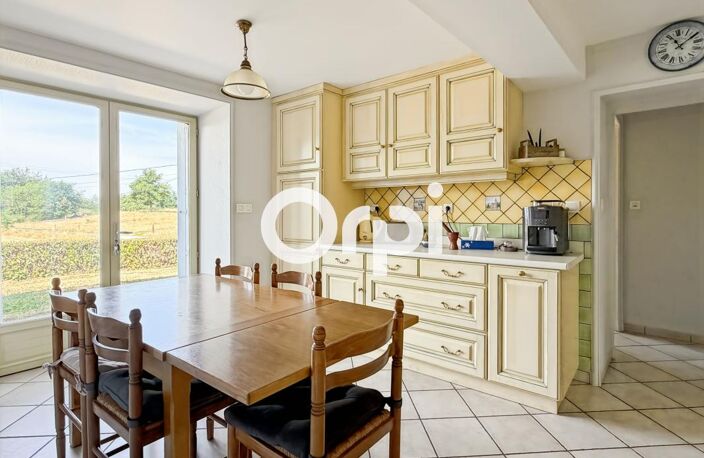 Corps de ferme avec 1 000 m² de dépendances et 3 ha attenants à Haute Rivoire — photo 5