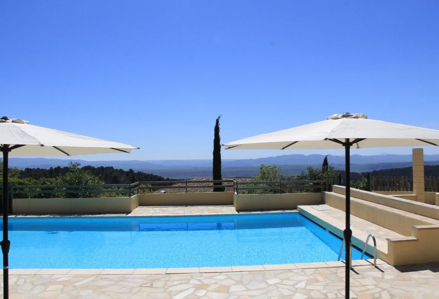 Dpt Ardèche (07), à vendre proche de VALLON PONT D'ARC Murs d'un Hôtel Restaurant — photo 1