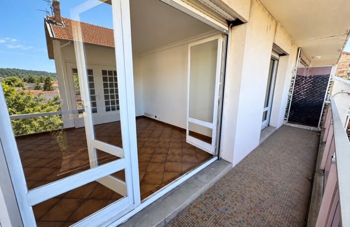 FIRMINY – Appartement T4 de 95,44 m² avec garage, cave et trois balcons — photo 2