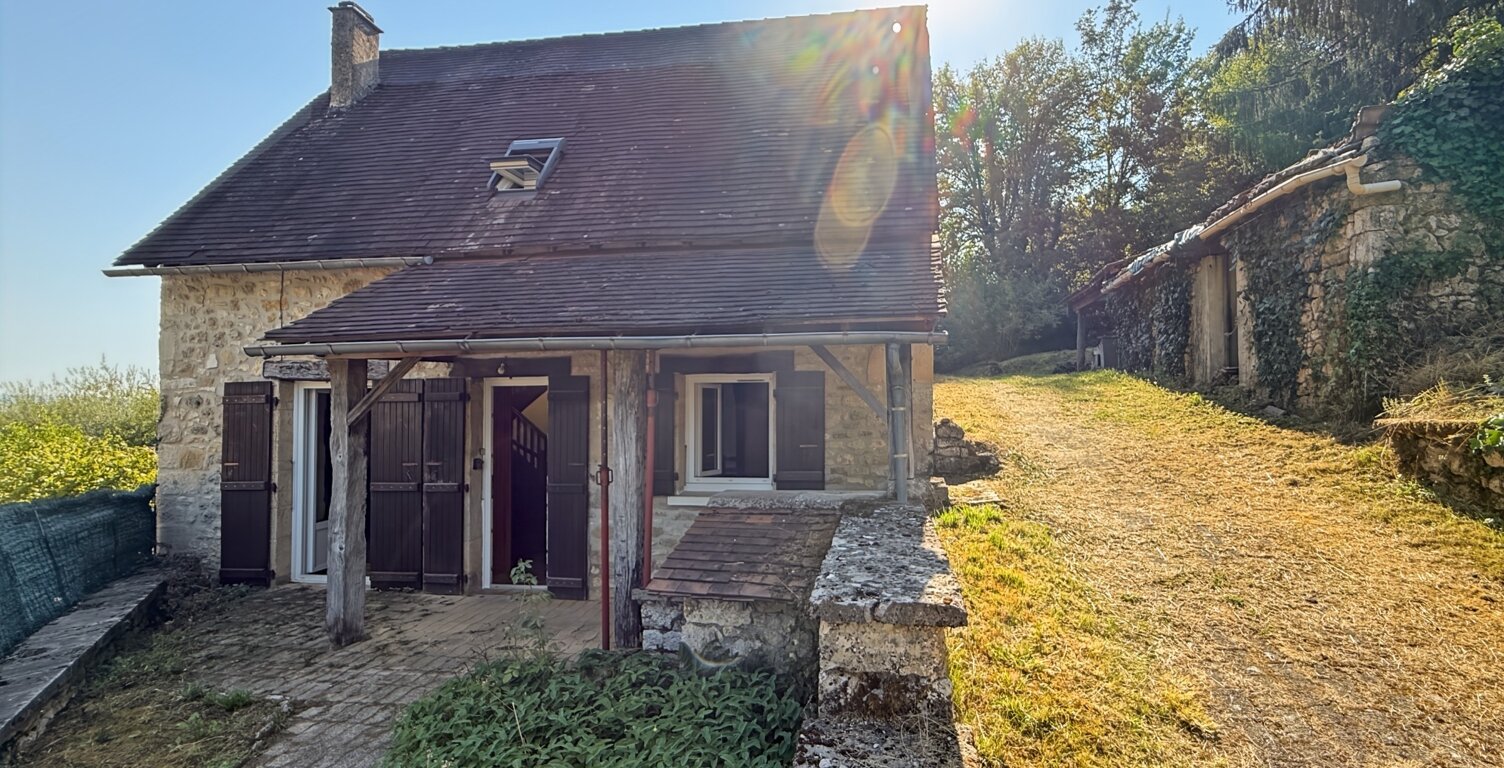 Maison en pierre apparente à vendre 3 pièces LA BACHELLERIE (24)  72 m² – 2 chambres – terrain 1744 M² — photo 1