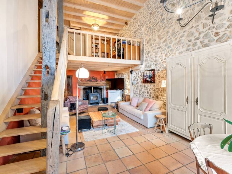 À VENDRE – Charmante ferme rénovée avec gîte indépendant et grange – Prévessin-Moëns — photo 1