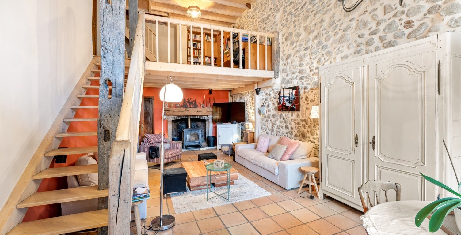 À VENDRE – Charmante ferme rénovée avec gîte indépendant et grange – Prévessin-Moëns — photo 1