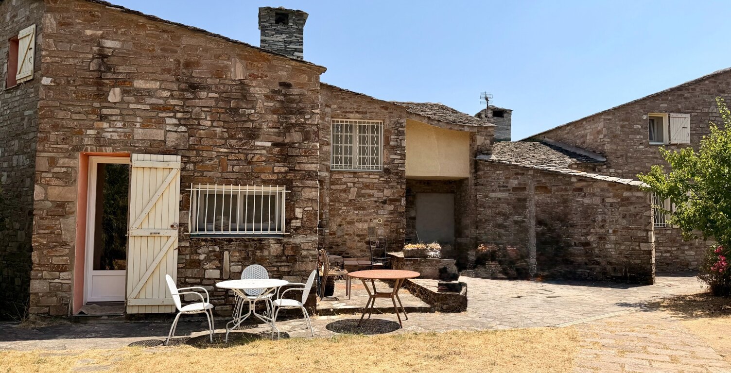CASANOVA (20) Ensemble immobilier de 4 appartements — photo 1