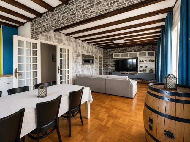 Maison de 280 m² à Perrigny — photo du bien