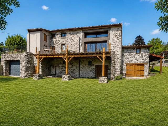 Maison de caractère entièrement rénovée – 173 m² – Terrain de 1 100 m² – Romagnat — photo du bien