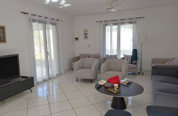 Villa à usage professionnel 214.24 m² — photo 2
