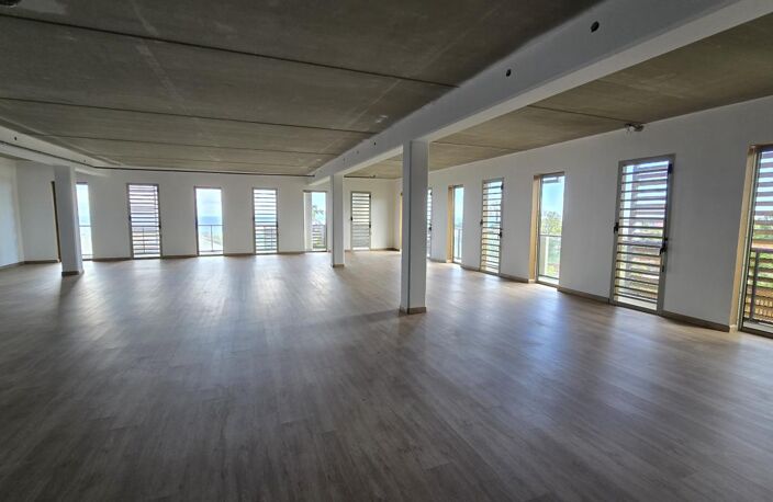 BUREAUX 149,50 M2 + 36 M2 TERRASSE / ZE BUREAU 2 — photo 3