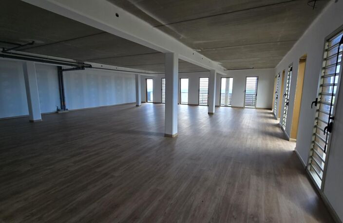 BUREAUX 149,50 M2 + 36 M2 TERRASSE / ZE BUREAU 2 — photo 4